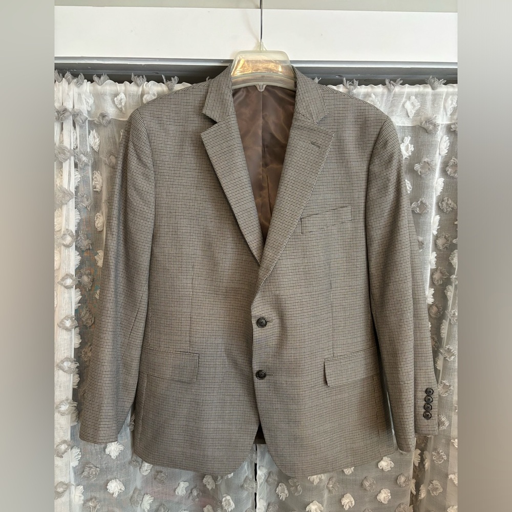 Men’s tan houndstooth sports coat